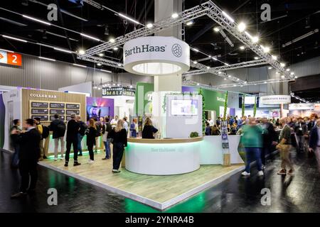 Norimberga, Germania. 26 novembre 2024. Lo stand della società commerciale tedesca di luppolo BarthHaas alla fiera delle bevande BrauBeviale. Crediti: Daniel Karmann/dpa/Alamy Live News Foto Stock