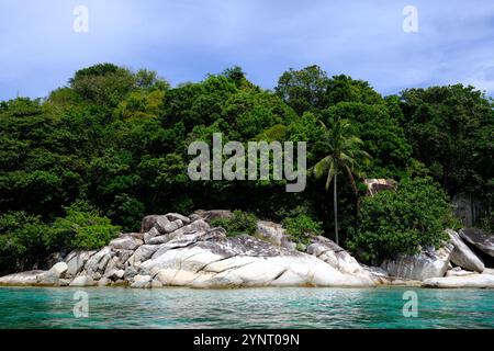 Isole Indonesia Anambas - grandi rocce dell'isola Dinkor Foto Stock