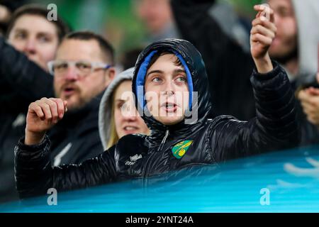 Norwich, Regno Unito. 26 novembre 2024. I tifosi del Norwich City festeggiano il gol durante la partita del Campionato Sky Bet Norwich City vs Plymouth Argyle a Carrow Road, Norwich, Regno Unito, 26 novembre 2024 (foto di Izzy Poles/News Images) a Norwich, Regno Unito, il 26/11/2024. (Foto di Izzy Poles/News Images/Sipa USA) credito: SIPA USA/Alamy Live News Foto Stock