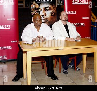 James Toback e Mike Tyson promuove il Blu-ray e DVD "Tyson" tenutasi presso i confini in Hollywood, Stati Uniti d'America il 18 agosto 2009. Foto Stock