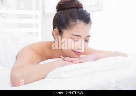 La donna riceve un trattamento di bellezza Foto Stock