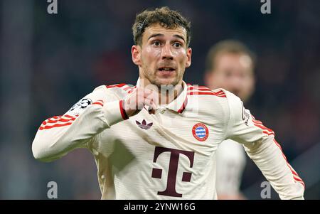 MONACO DI BAVIERA, GERMANIA - NOVEMBRE 26: Leon Goretzka del Bayern Muenchen in azione durante la fase MD5 della UEFA Champions League 2024/25 tra il Bayern München e il Paris Saint-Germain al Football Arena di Monaco il 26 novembre 2024 a Monaco di Baviera, Germania. © diebilderwelt / Alamy Stock Foto Stock