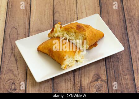 Le empanadas sono una sorta di pasticceria ripiena, la cui forma e ripieno variano a seconda della regione Foto Stock