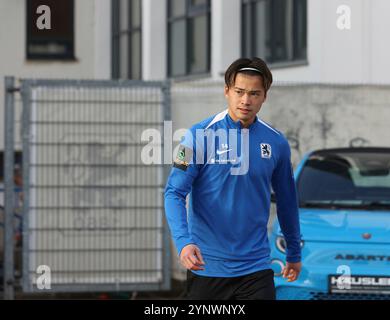 München, Deutschland 26. Novembre 2024: Fussball, Herren, 3.Liga, Saison 2024/2025, TSV 1860 München, training, Grünwalder Strasse 114 Soichiro Kozuki (TSV 1860 München) Kopf, Oberkörper auf dem Weg zum Trainingsplatz Foto Stock