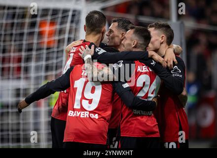 Leverkusen, Germania. 26 novembre 2024. . Granit Xhaka (LEV) Aleix Garcia (LEV) Florian Wirtz (LEV) Bayer Leverkusen - FC Salzburg 26.11.2024 Copyright Foto Stock