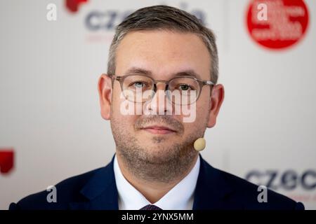 Ondrej Soska, commissario generale della partecipazione ceca, partecipa a una conferenza stampa sulla partecipazione ceca all'Expo 2025 mondiale di Osaka, Giappone, il 27 novembre 2024, a Praga, Repubblica Ceca. (CTK Photo/Ondrej Deml) Foto Stock