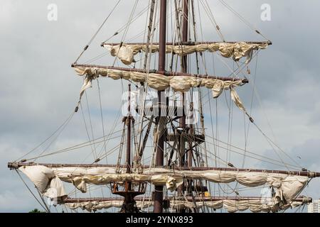 Newcastle Regno Unito: 28 giugno 2024: Galeon Andalucia rigging closeup Foto Stock