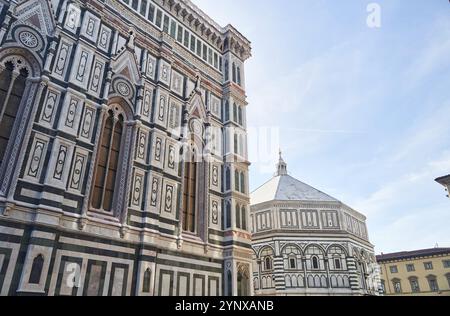 Firenze, Italia - 12.02.2023: Veduta della cupola della Cattedrale di Santa Maria del Fiora Foto Stock