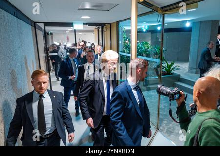 2024-11-26 Dutch Tweede Kamer Plenary Debate DEN HAAG, PAESI BASSI - NOVEMBRE 26: Geert Wilders PVV durante il dibattito Plenario al Tweede Kamer il 26 novembre 2024 a Den Haag, Paesi Bassi Den Haag Tweede Kamer Paesi Bassi contenuto non disponibile per la ridistribuzione nei Paesi Bassi direttamente o indirettamente tramite terzi. Copyright: XJohnxBeckmannx Foto Stock