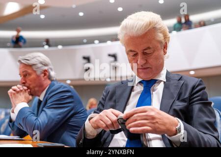 2024-11-26 Dutch Tweede Kamer Plenary Debate DEN HAAG, PAESI BASSI - NOVEMBRE 26: Geert Wilders PVV durante il dibattito Plenario al Tweede Kamer il 26 novembre 2024 a Den Haag, Paesi Bassi Den Haag Tweede Kamer Paesi Bassi contenuto non disponibile per la ridistribuzione nei Paesi Bassi direttamente o indirettamente tramite terzi. Copyright: XJohnxBeckmannx Foto Stock