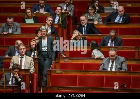 Parigi, Francia. 27 novembre 2024. Il deputato francese del gruppo "ecologista e sociale" Sandrine Rousseau, durante una sessione di interrogazioni rivolte al governo all'Assemblea nazionale di Parigi il 27 novembre 2024. Foto di Firas Abdullah/ABACAPRESS. COM credito: Abaca Press/Alamy Live News Foto Stock