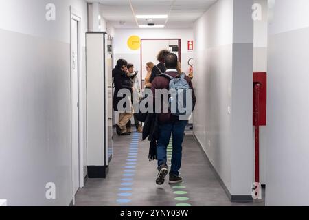 Milano, Italia. 27 novembre 2024. Via Sammartini 75. Inaugurazione Centro accoglienza per rifugiati e richiedenti asilo. - Cronaca - Milano, Italia - Mercoled&#xec; 27 novembre 2024 (foto Alessandro Cimma/Lapresse) via Sammartini 75. Inaugurazione del Centro accoglienza per rifugiati e richiedenti asilo. - Chronicle - Milano, Italia - mercoledì 27 novembre 2024 (foto Alessandro Cimma/Lapresse) crediti: LaPresse/Alamy Live News Foto Stock