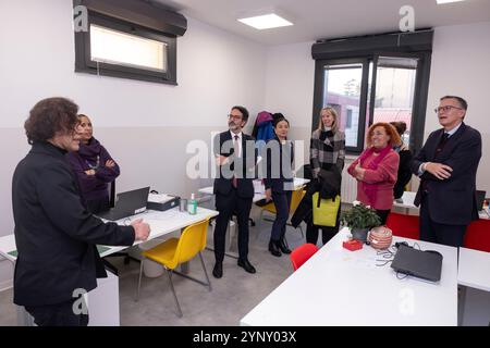 Milano, Italia. 27 novembre 2024. Via Sammartini 75. Inaugurazione Centro accoglienza per rifugiati e richiedenti asilo. - Cronaca - Milano, Italia - Mercoled&#xec; 27 novembre 2024 (foto Alessandro Cimma/Lapresse) via Sammartini 75. Inaugurazione del Centro accoglienza per rifugiati e richiedenti asilo. - Chronicle - Milano, Italia - mercoledì 27 novembre 2024 (foto Alessandro Cimma/Lapresse) crediti: LaPresse/Alamy Live News Foto Stock