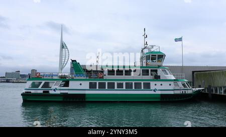 Gosport, Hampshire, Inghilterra. 2 settembre 2024. M.V. Spirit of Portsmouth, un traghetto raramente utilizzato, ormeggiato accanto al pontile di Gosport. Foto Stock