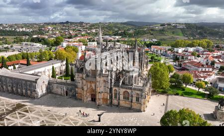 Vista aerea dello splendido monastero di Batalha, Leiria, Portogallo, patrimonio dell'umanità dell'UNESCO Foto Stock