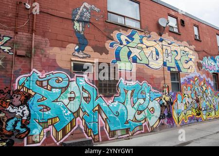 Graffiti marcati su un edificio in Alex Faulkner Lane a Etobicoke, Toronto, Ontario, Canada Foto Stock