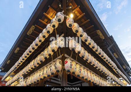 Santuario di Yasaka, distretto di Gion, Kyoto, Giappone, Asia Foto Stock