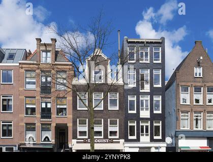 Facciate di case monumentali nel centro di amsterdam Foto Stock