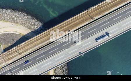 Veduta aerea del grande Ponte della cintura in Danimarca. Collega le isole di Funen e Sealand attraverso la grande cintura Foto Stock