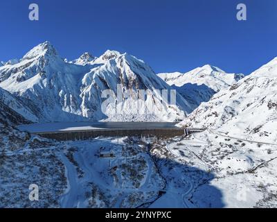 Paesaggio del Lago di Morasco in inverno Foto Stock