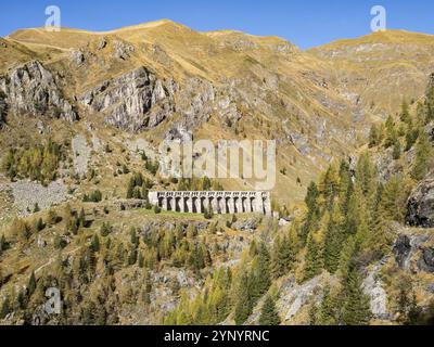 Diga di Gleno nelle alpi italiane Foto Stock