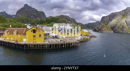 Bellissimo villaggio di Nusfjord sulle isole Lofoten in Norvegia Foto Stock