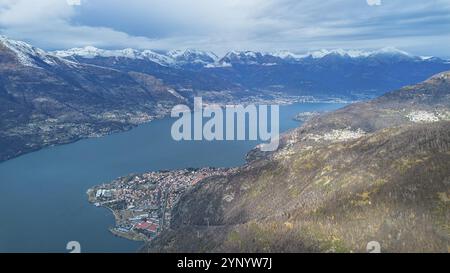 Vista della penisola di Dervio sul Lago di Como Foto Stock