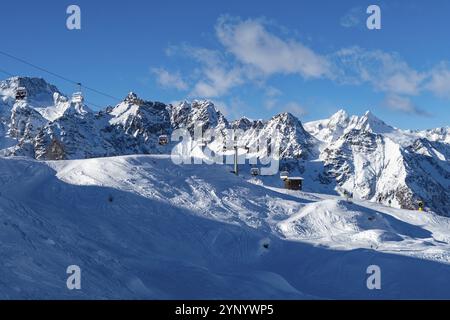 Piste da sci nella stazione sciistica di Valmalenco Foto Stock