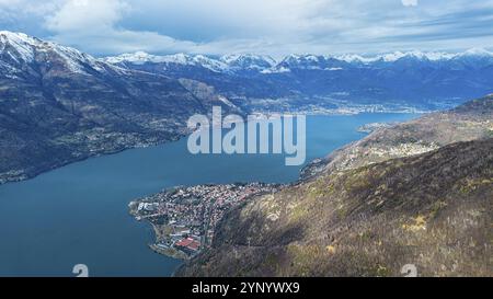 Vista della penisola di Dervio sul Lago di Como Foto Stock