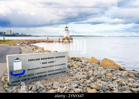 Portland Breakwater Light, affettuosamente conosciuta come 'Bug Light, Portland Maine, New England, Stati Uniti Foto Stock