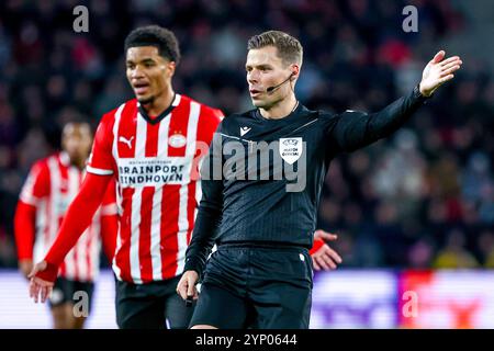 Eindhoven, Paesi Bassi. 27 novembre 2024. EINDHOVEN, 27-11-2024, Philips Stadium, UEFA Champions League stagione 2024/25, partita tra PSV e Sjachtar Donetsk, arbitro Urs Schnyder credito: Pro Shots/Alamy Live News Foto Stock