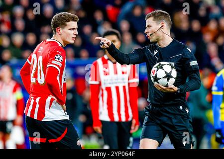 Eindhoven, Paesi Bassi. 27 novembre 2024. EINDHOVEN, 27-11-2024, Philips Stadium, UEFA Champions League stagione 2024/25, partita tra PSV e Sjachtar Donetsk, arbitro Urs Schnyder credito: Pro Shots/Alamy Live News Foto Stock