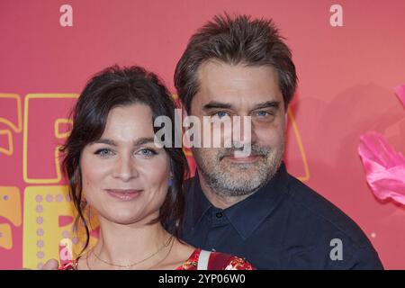 Kati Bork und Raphael Vogt - Premiere der Young Show Frida & Frida im Friedrichstadtpalast Berlin AM 27.11.2024. Anteprima Frida & Frida Young Show *** Kati Bork e Raphael Vogt prima del Young Show Frida Frida al Friedrichstadtpalast Berlin il 27 11 2024 prima Frida Young Show Foto Stock