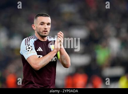 Birmingham, Regno Unito. 27 novembre 2024. John McGinn dell'Aston Villa applaude la folla durante la partita di UEFA Champions League a Villa Park, Birmingham. Il credito per immagini dovrebbe essere: Andrew Yates/Sportimage Credit: Sportimage Ltd/Alamy Live News Foto Stock