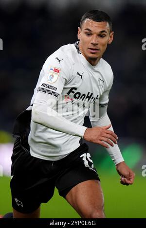 Kayden Jackson della contea di Derby durante la partita del campionato Sky Bet al Pride Park Stadium di Derby. Data foto: Mercoledì 27 novembre 2024. Foto Stock