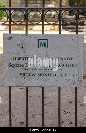 Piazza Dominique Bagouet accanto all'Eglise Saint-Roch de Montpellier a Montpellier, Francia Foto Stock