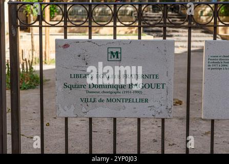 Piazza Dominique Bagouet accanto all'Eglise Saint-Roch de Montpellier a Montpellier, Francia Foto Stock