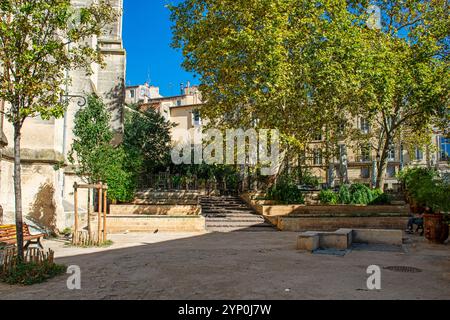 Piazza Dominique Bagouet accanto all'Eglise Saint-Roch de Montpellier a Montpellier, Francia Foto Stock