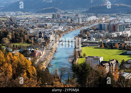 Blick auf die Mühlauer Eisenbahnbrücke a Innsbruck. Innsbruck Tirolo Österreich *** Vista del ponte ferroviario Mühlau a Innsbruck Innsbruck Tirolo Austria Foto Stock