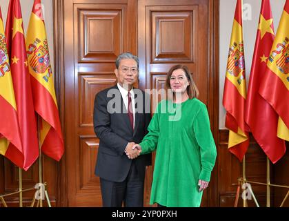 Madrid, Spagna. 26 novembre 2024. Zhao Leji, presidente del Comitato permanente del Congresso Nazionale del popolo, tiene colloqui con Francina Armengol, presidente del Congresso spagnolo dei deputati, a Madrid, in Spagna, il 26 novembre 2024. Su invito di Armengol, Zhao fece una visita ufficiale di buona volontà in Spagna dal 23 al 27 novembre. Crediti: Yin Bogu/Xinhua/Alamy Live News Foto Stock