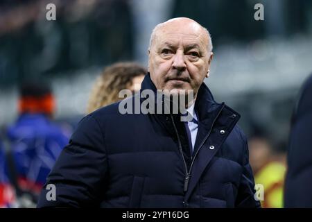 Mailand, Italia. 26 novembre 2024. Calcio: Champions League, Inter Milan - RB Lipsia, turno preliminare, 5° giorno, il presidente dell'Inter Giuseppe Marotta attraversa lo stadio. Crediti: Jan Woitas/dpa/Alamy Live News Foto Stock