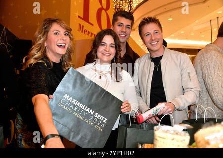 Luise Bähr, Ronja Forcher, Maximilian Seitz e Daniel Sommer bei der 4. Pacchetto Promi 2024 Aktion von Maximilian Seitz nel centro commerciale di Berlino. Berlino, 27.11.2024 *** Luise Bähr, Ronja Forcher, Maximilian Seitz e Daniel Sommer alla campagna 4 Charity Promi Pack 2024 di Maximilian Seitz al Mall of Berlin Berlin Berlin, 27 11 2024 foto:Xn.xKubelkax/xFuturexImagex promi pack 4158 Foto Stock