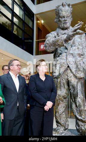 Berlino, Germania, 25 novembre 2024. Il ministro federale della difesa Boris Pistorius durante una conferenza stampa alla Willy Brandt House. Foto Stock