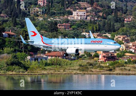 Corfù, Grecia - 7 giugno 2024: Aeroplano Neos Boeing 737-800 presso l'aeroporto di Corfù in Grecia. Foto Stock