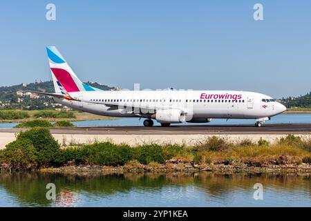 Corfù, Grecia - 8 giugno 2024: Aereo Eurowings Boeing 737-800 presso l'aeroporto di Corfù in Grecia. Foto Stock