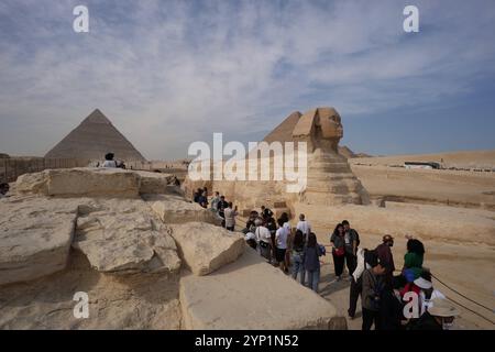 Kairo Ägypten, 20241124, Pyramiden, Giza, Gizeh, Grabanlagen, mit Sphinx *** Cairo Egitto, 20241124, piramidi, Giza, Giza, tombe, con la Sfinge Foto Stock