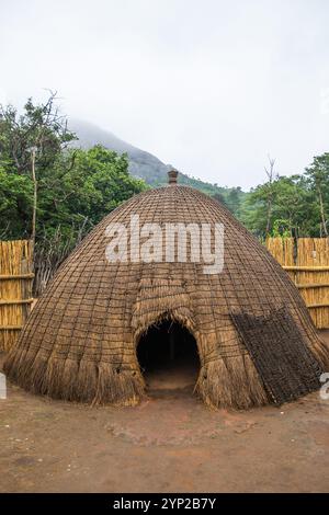 Capanna tradizionale nel villaggio culturale Eswatini Foto Stock