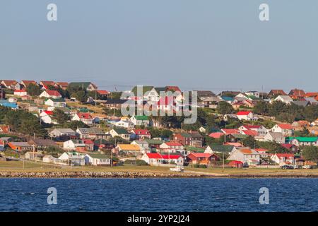 Vista della città di Stanley, la capitale e unica vera città (con una cattedrale) nelle Isole Falkland, nell'Oceano Atlantico meridionale, in Sud America Foto Stock