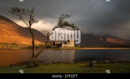 Kilchurn Castle e Loch Awe, Argyll and Bute, Scotland, Regno Unito, Europa Foto Stock