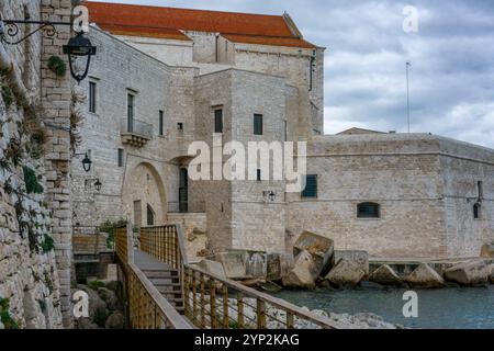 Sentiero in legno per Santa Maria Assunta, Giovinazzo, Puglia, Italia, Europa Foto Stock